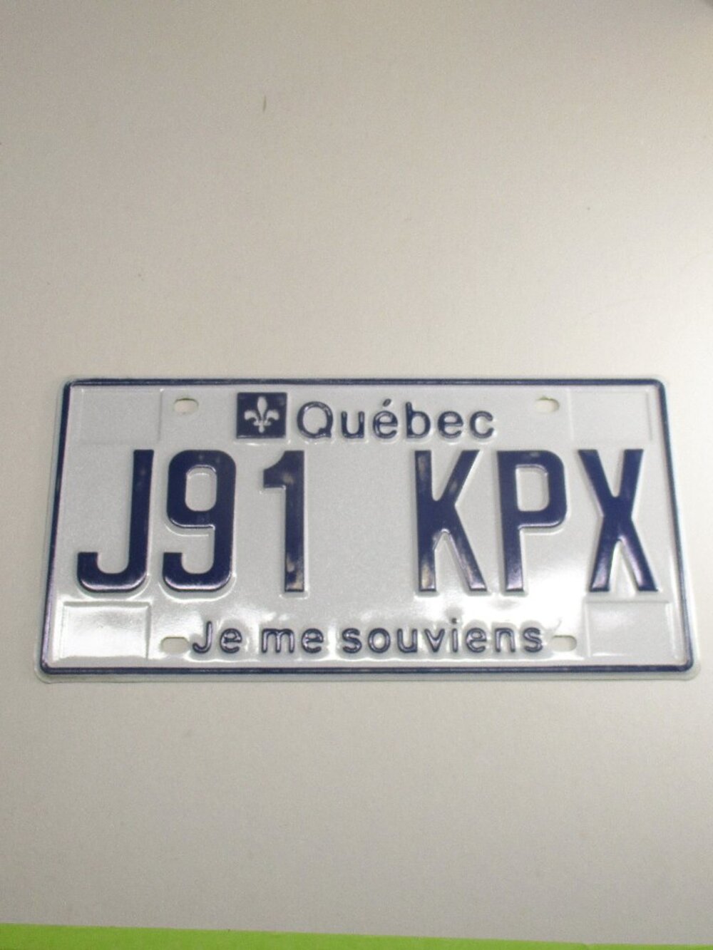 QUEBEC, CANADA 2000's LICENSE PLATE   J91 KPX  Je me souviens